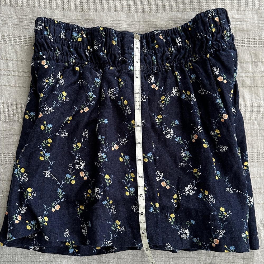 Anthropologie Navy Floral Smocked-Waist Shorts - Picture 4 of 5